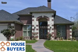 how much do realtors charge to sell a house